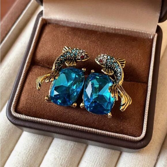 💙 Heidi DAUS Elegant Gold and Blue Swarovski crystal Fish Earrings 💙 - Picture 3 of 7